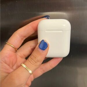 AirPod second generation charging case

Selling case only, no AirPods included